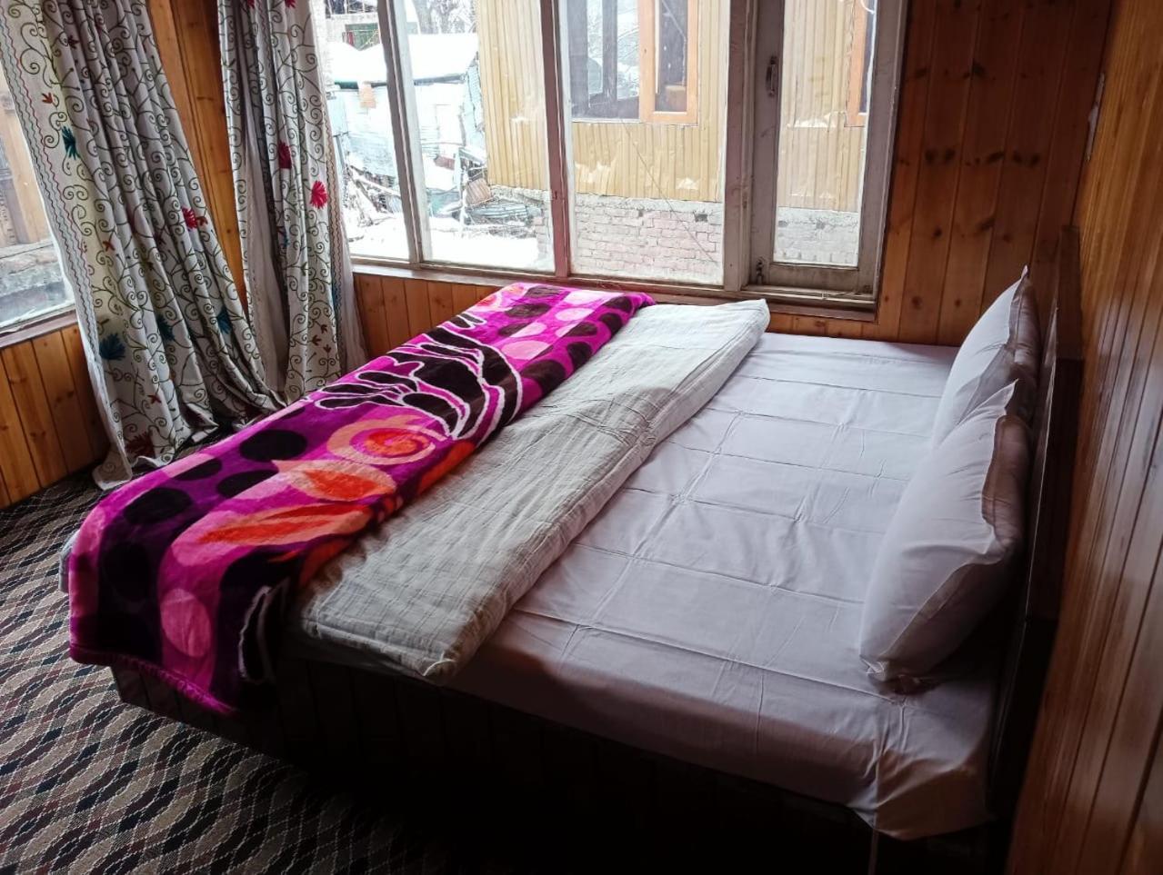New Prince Cottage & Saibha Palace Pahalgam Bagian luar foto