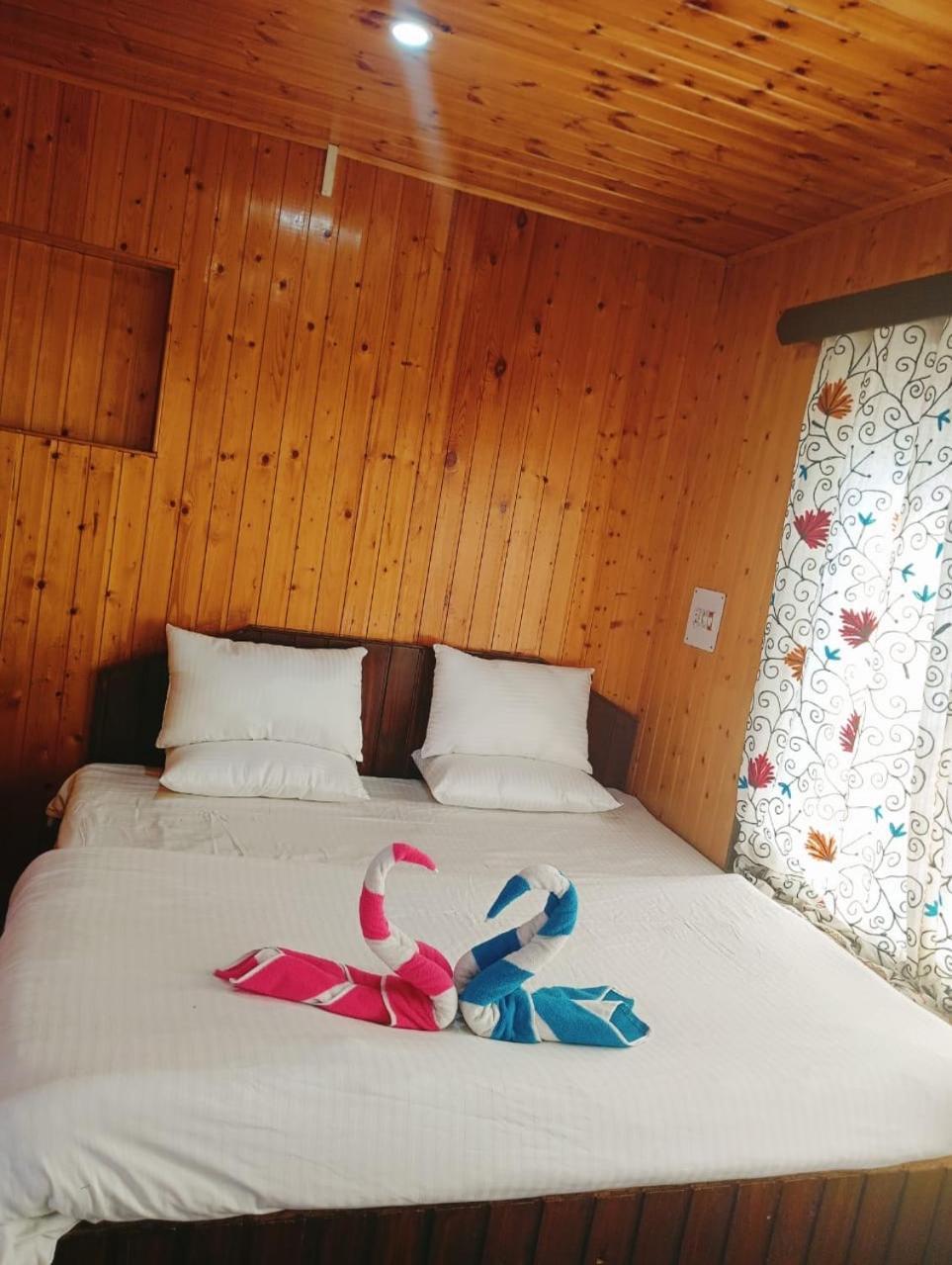 New Prince Cottage & Saibha Palace Pahalgam Bagian luar foto