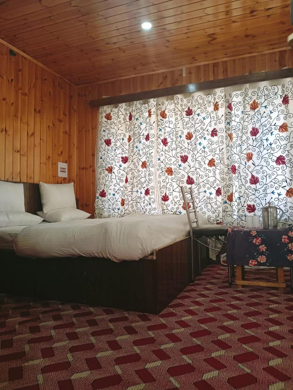 New Prince Cottage & Saibha Palace Pahalgam Bagian luar foto