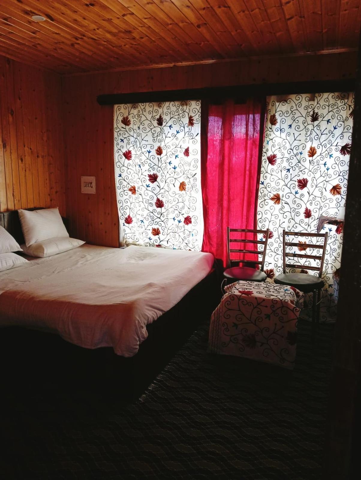 New Prince Cottage & Saibha Palace Pahalgam Bagian luar foto