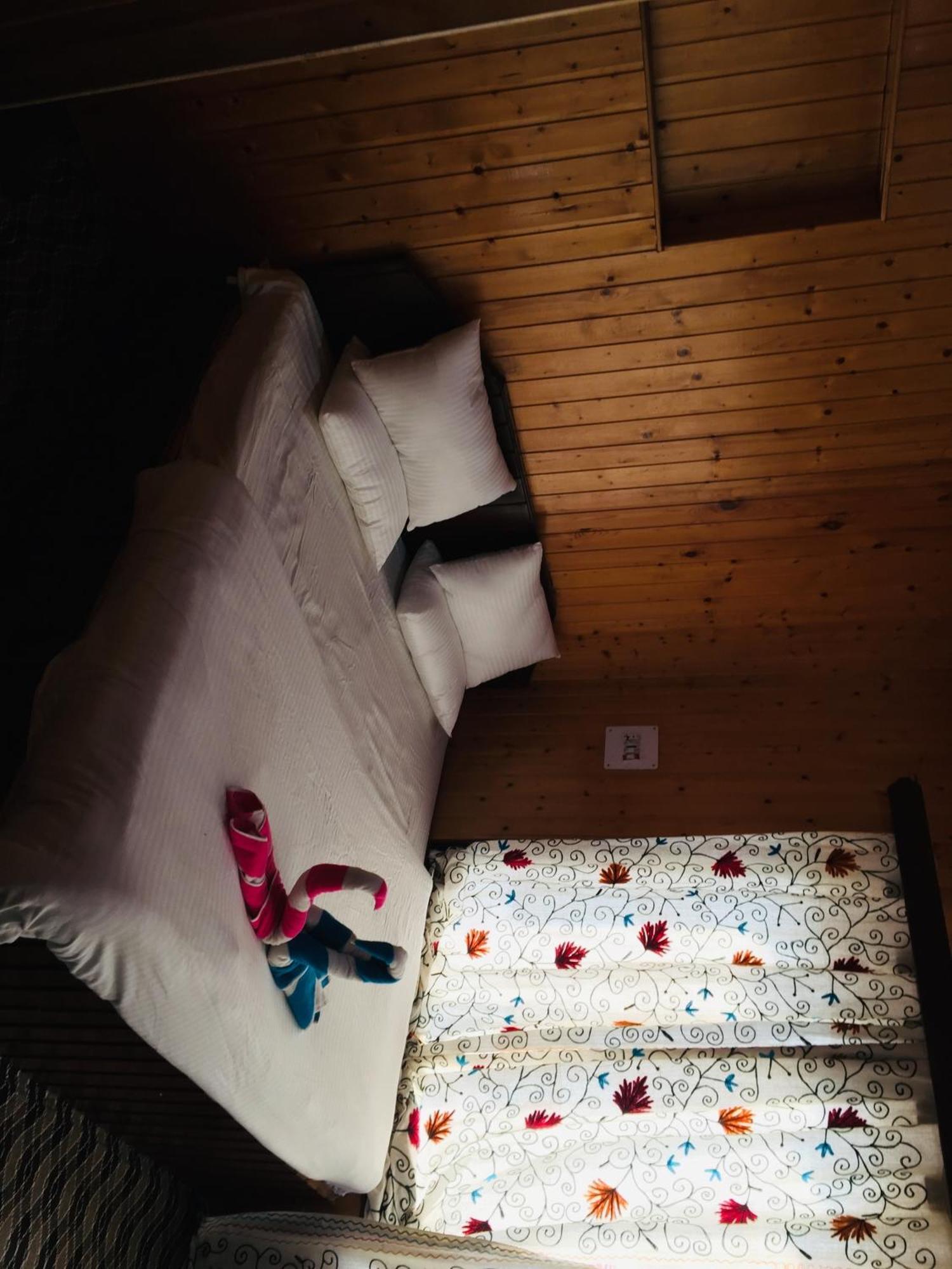 New Prince Cottage & Saibha Palace Pahalgam Bagian luar foto